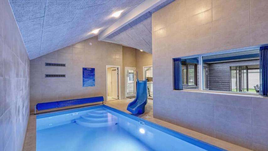 Ferienhaus für 16 Personen, mit Whirlpool und Terrasse sowie Garten und Pool in Jesendorf - 2