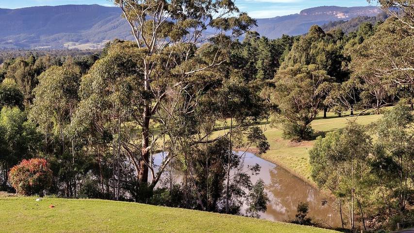 Holiday home for 6 people, with pool and balcony in Kangaroo Valley