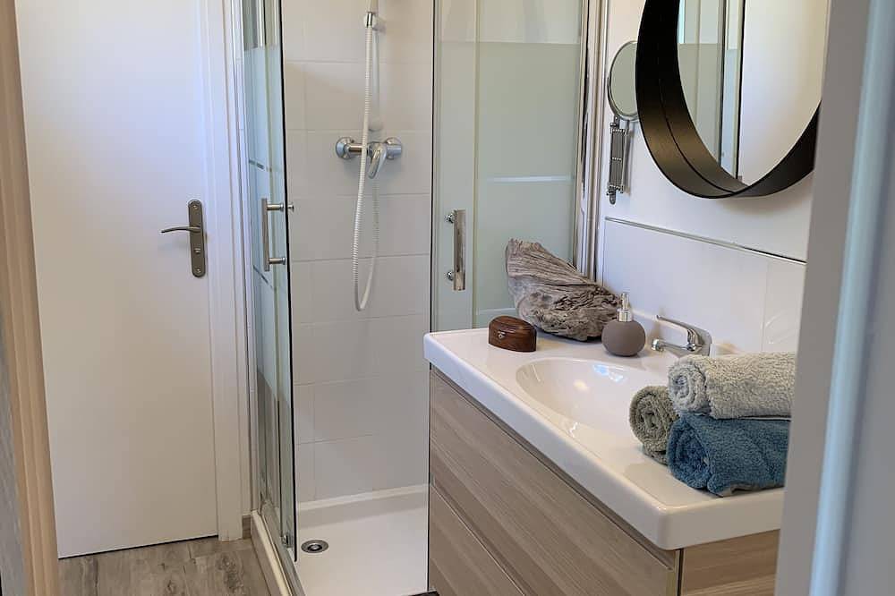 Maison Bord de mer . Location du Samedi au Samedi in Sartena, Sartène e dintorni