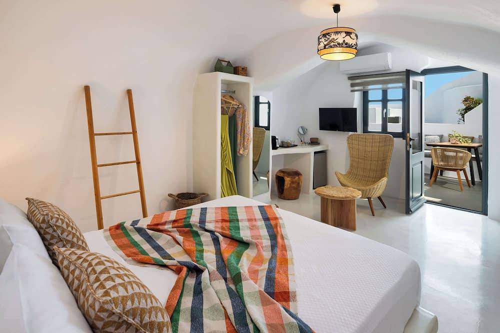 Entire apartment, Amphora Helios Gem - Private Jacuzzi and Views in Akrotiri, Santorini