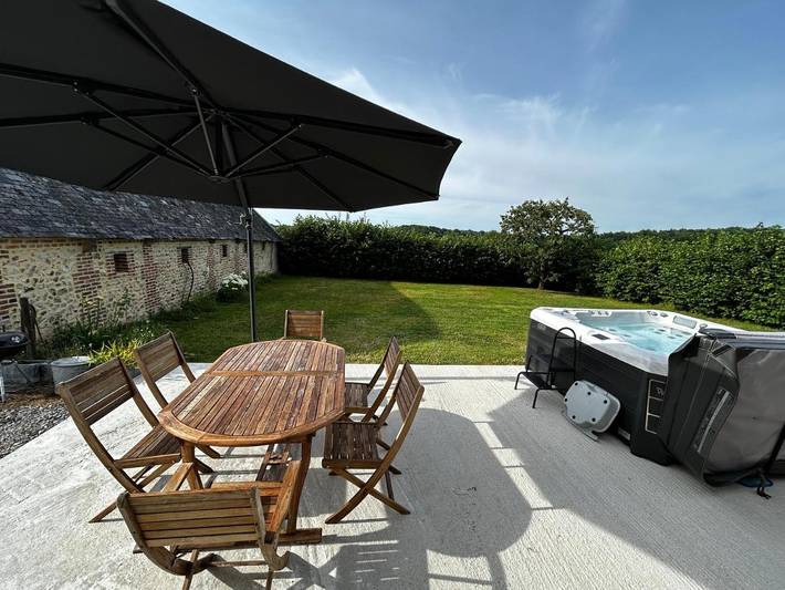 Location de vacances pour 6 personnes, avec Jacuzzi et Terrasse ainsi que Jardin et Vue dans Sainte-Marguerite-des-Loges