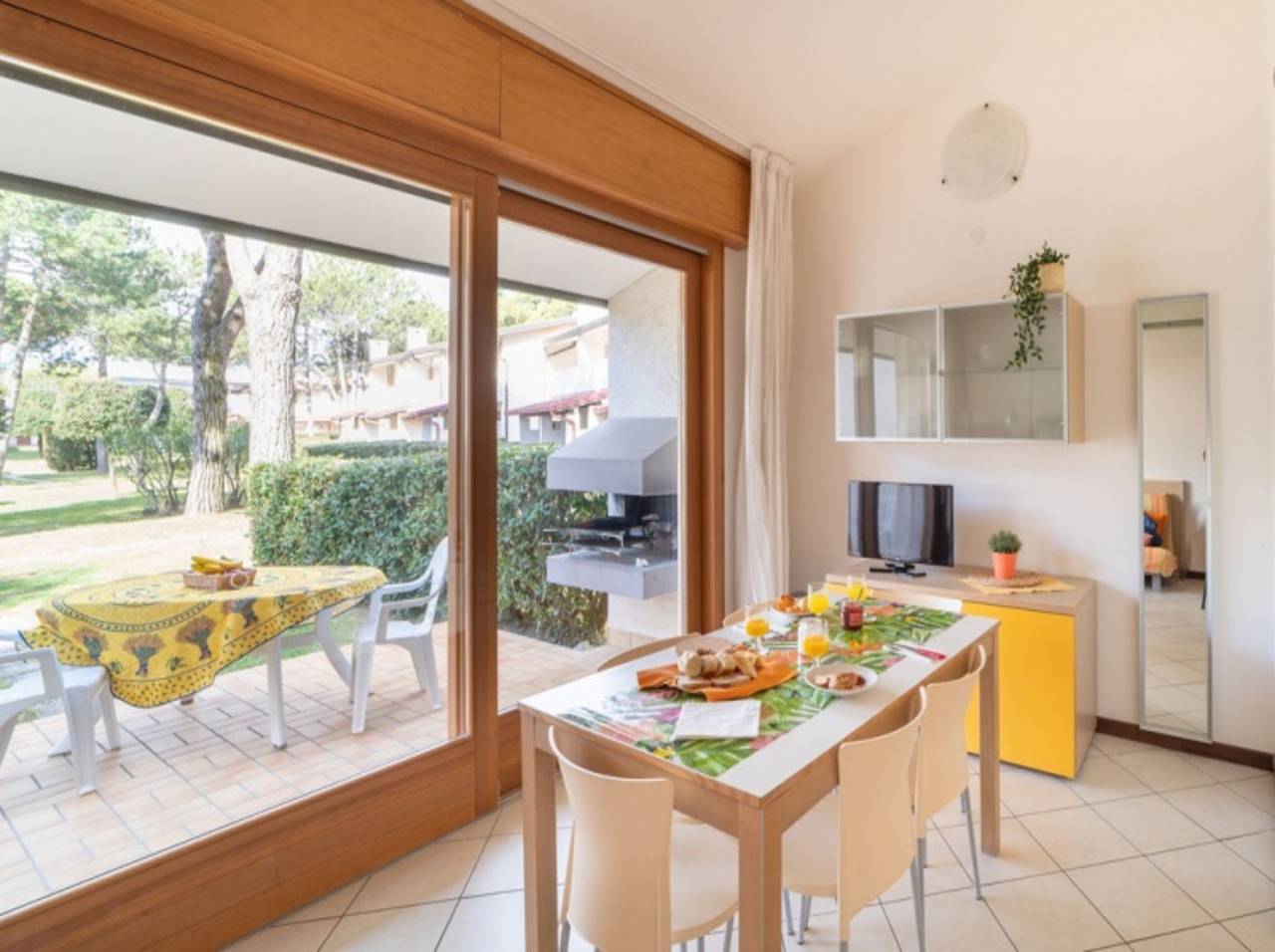 Entire apartment, Modern home with garden and pool in Bibione, Venice Province