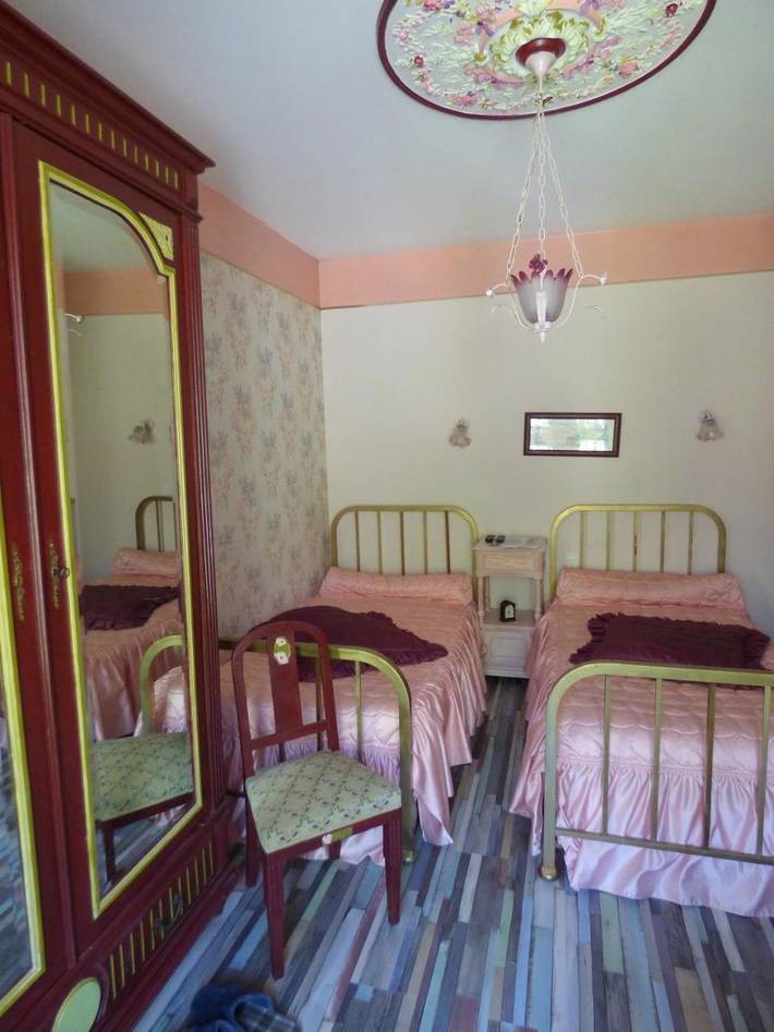 Location de vacances pour 6 personnes, avec piscine et jardin ainsi que vue et terrasse, animaux acceptés à Royères - 3