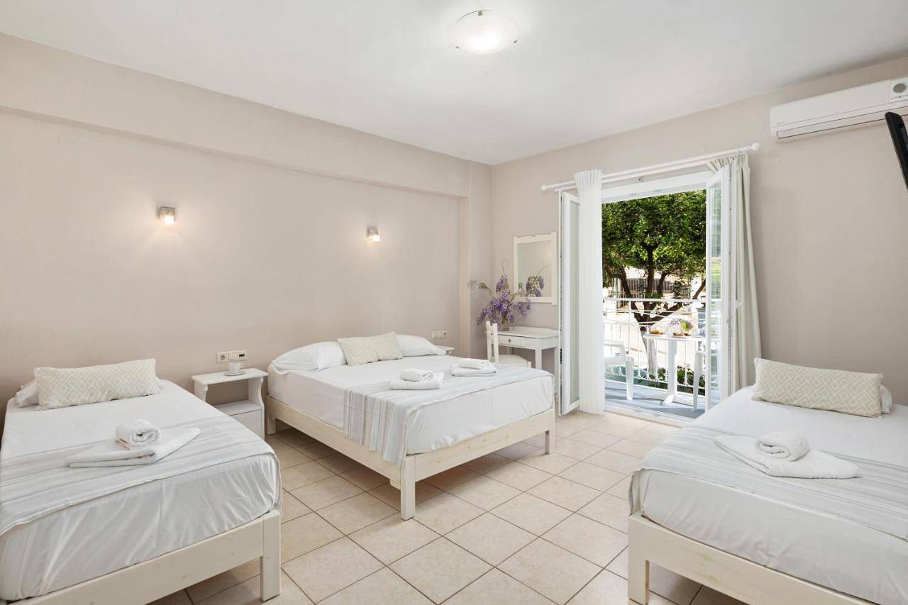 Comfort Family Studio with balcony in Benitses, Corfu, Corfou