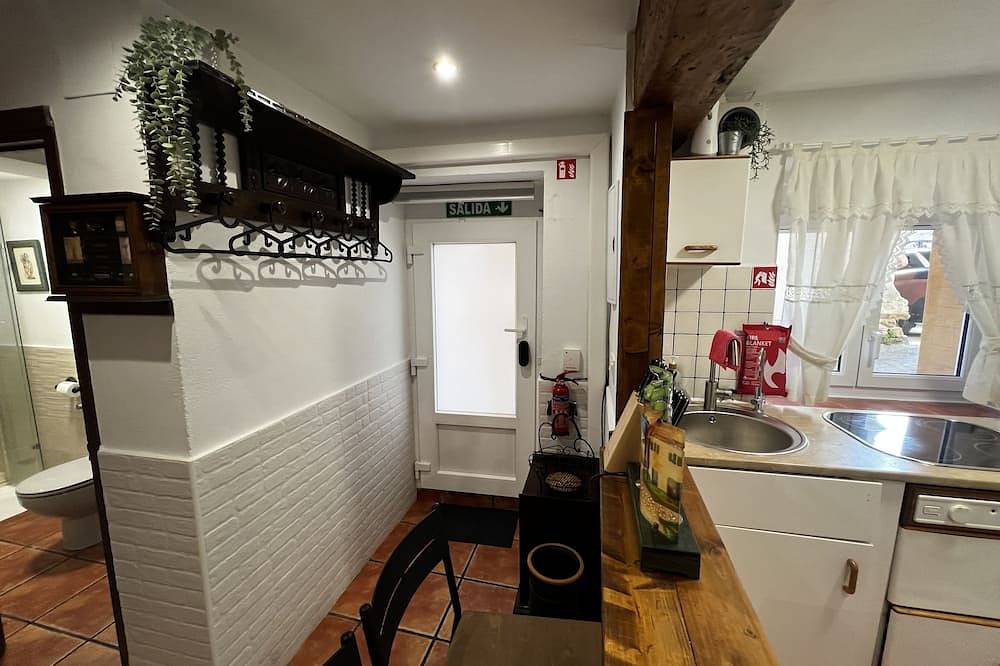 Entire apartment, Cozy Escape In Rural Village in Barruelo de Santullán, Cordillera Cantábrica