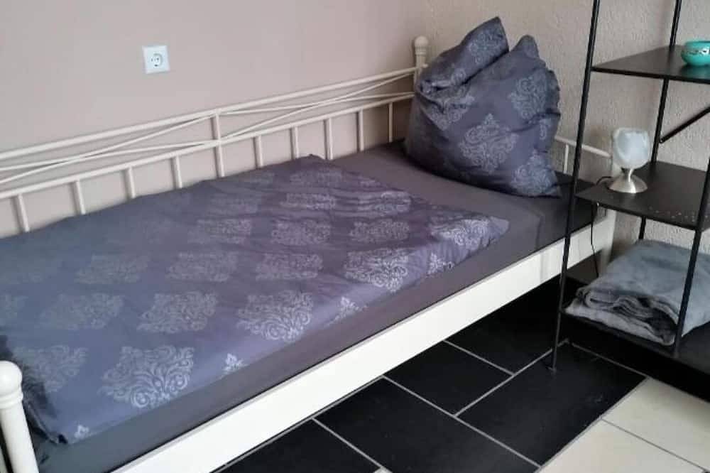 Ganze Wohnung, Ferienwohnung Civrilli 2 direkt an der B91 in Teuchern, Saale-Unstrut
