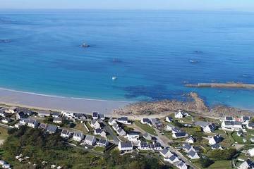 Location de vacances pour 8 personnes, avec sauna ainsi que jardin et terrasse, animaux acceptés dans Plage Pors-Meur