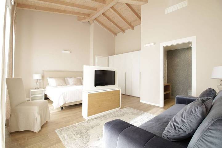 Villa für 10 Personen, mit Sauna und Whirlpool sowie Garten, mit Haustier am Gardasee - 4