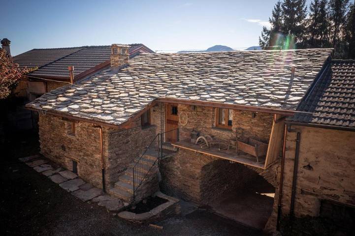 Gîte pour 6 personnes, avec sauna ainsi que balcon et vue à San Damiano Macra