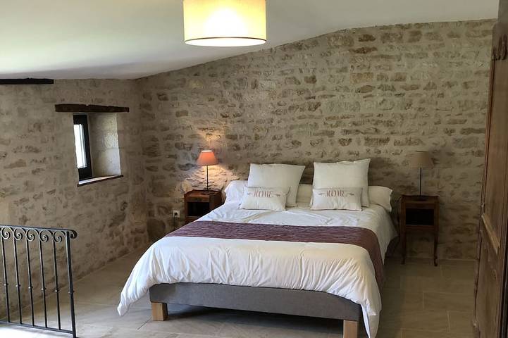 Location de vacances pour 12 personnes, avec jacuzzi ainsi que piscine et jardin à Prailles - 2