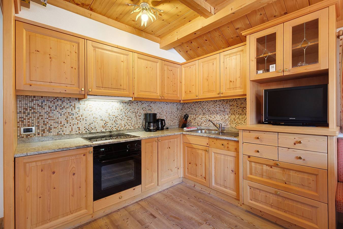 Appartement entier, Appartement "Ciasa Mirio Pars" avec vue sur les montagnes, Wi-Fi et balcon in Rumestluns, La Valle