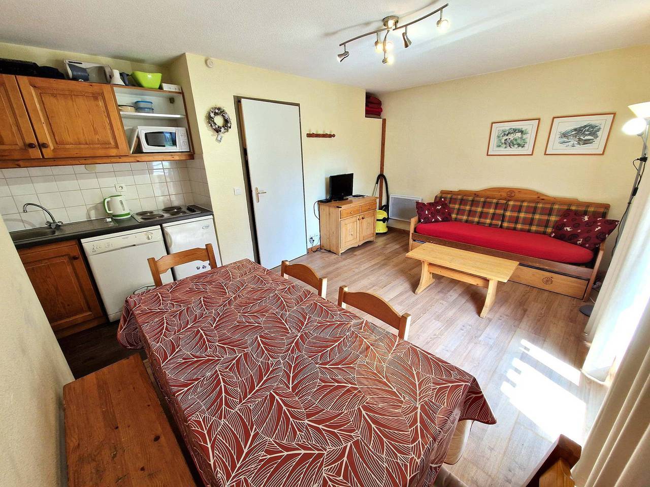 Apartamento entero, Apartamento de 2 habitaciones + cabina para 6 personas y 37 m², cerca de la pista y del centro, 73500 Modane in Valfréjus, Modane