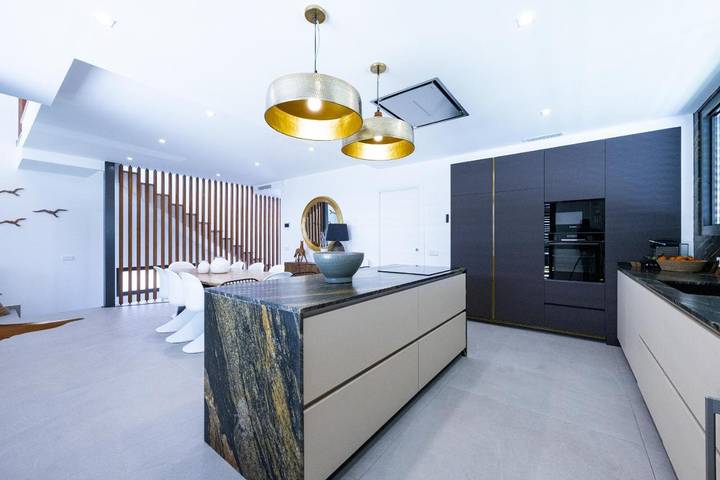 Chalet para 9 personas, con terraza y jardín además de piscina y jacuzzi en Alt Empordà - 2