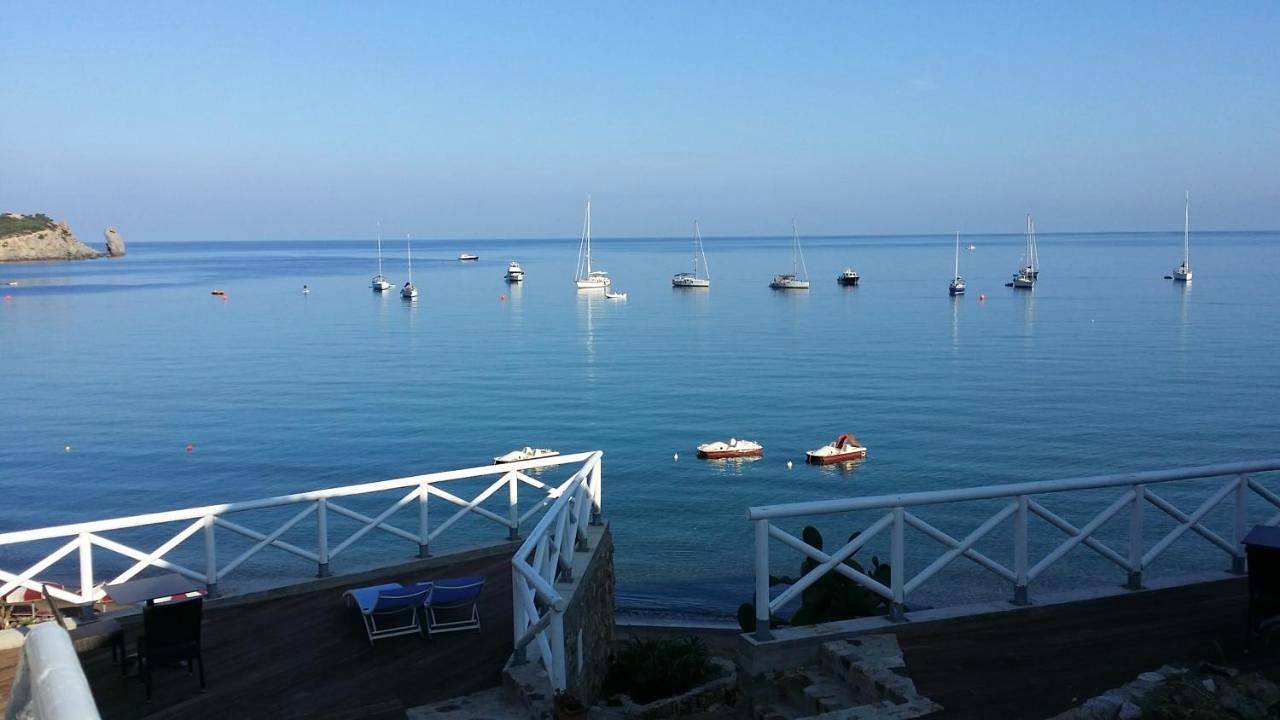 Double Room with Side Sea View in Isola del Giglio