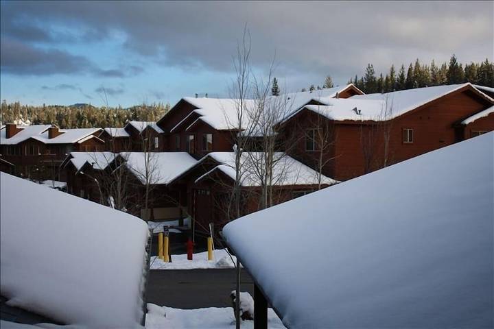 Vacation rental for 6 people, with sauna and hot tub as well as balcony and pool in Truckee