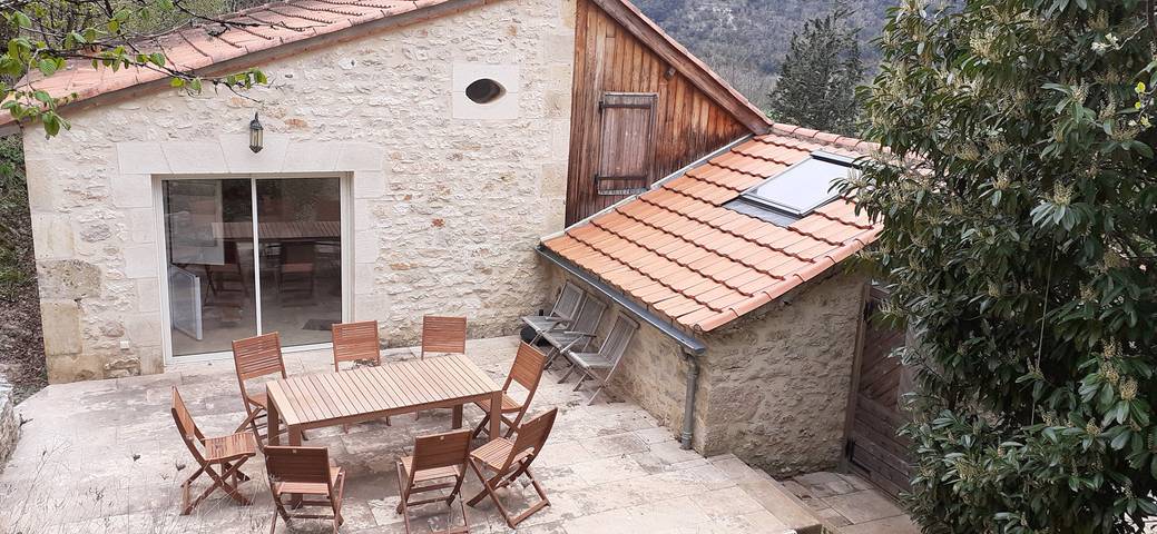 Gîte pour 6 personnes, avec jardin ainsi que terrasse et piscine à Arcambal