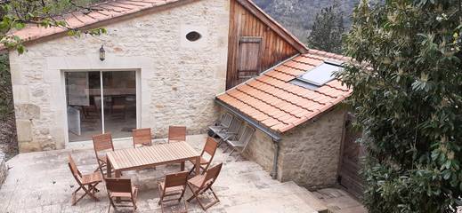Gîte pour 6 personnes, avec piscine ainsi que jardin et terrasse à Arcambal