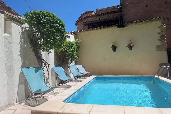 Location de vacances pour 6 personnes, avec Terrasse à Quarante