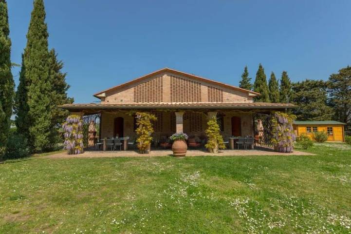 Agriturismo per 7 persone, con piscina e giardino, con animali domestici in Peccioli