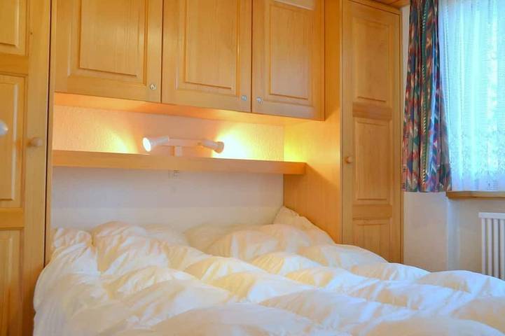 Ganze Wohnung, Aussen : 2-stöckige Dachwohnung für 8 Personen, Balkon mit Gartenmöbeln -Innen : 90 qm, Eingangshall in Saint Luc, Anniviers