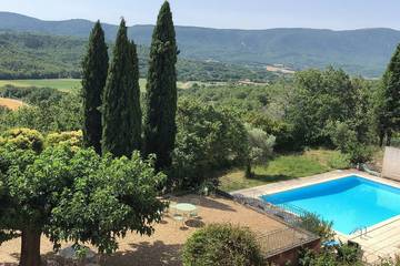 Gîte pour 5 personnes, avec jardin ainsi que jacuzzi et piscine à Viens