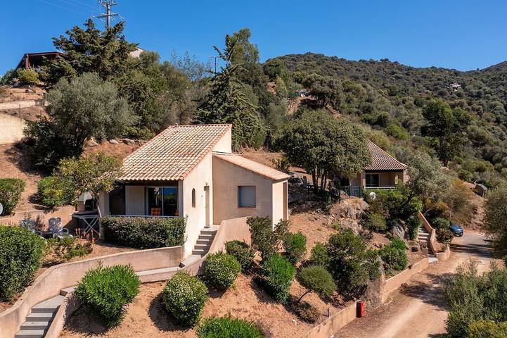 Villa pour 4 personnes, avec terrasse et piscine
