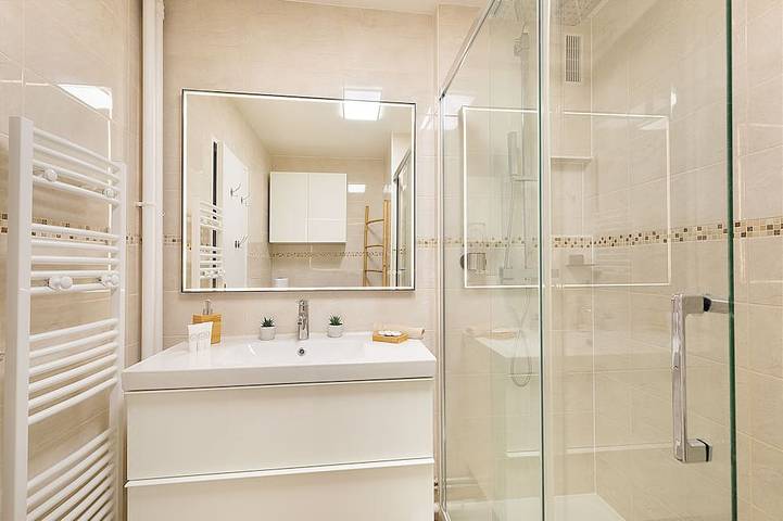 Entire apartment, Magnificent apartment between Paris and Disneyland. Rer A 10 min by bus -Parking in Neuilly-sur-Marne, Seine-Saint-Denis