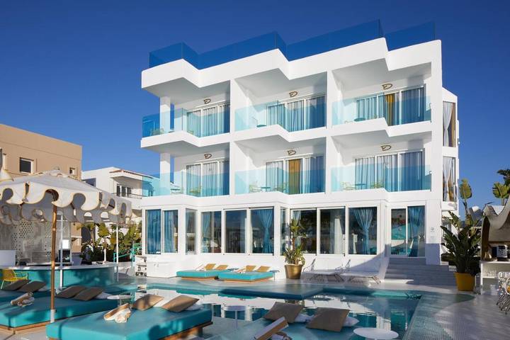 Hôtel pour 4 personnes, avec vue ainsi que piscine et terrasse, animaux acceptés dans Playa d'en Bossa - 2