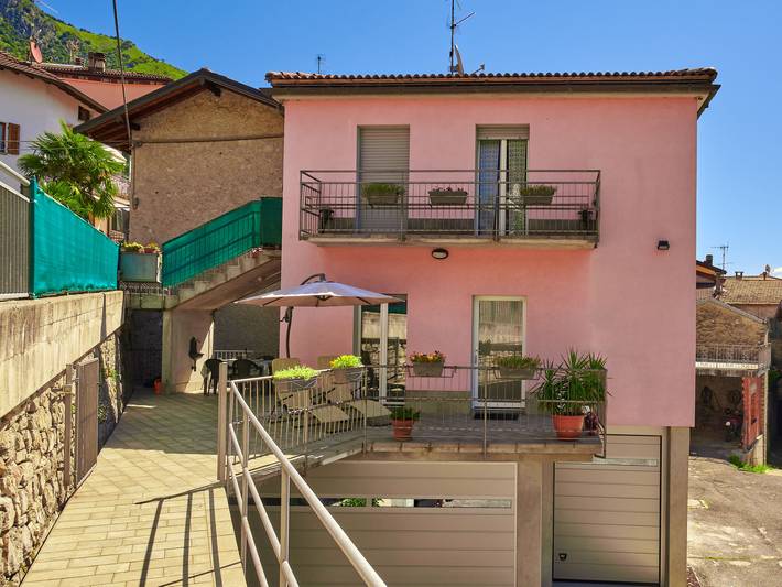Ferienwohnung für 4 Personen, mit Terrasse und Seeblick in Corrido