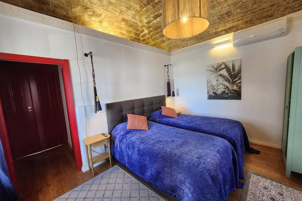 Unique luxury home in the heart of Evora historic center. Wifi, Ac, Parking in Évora, Évora District