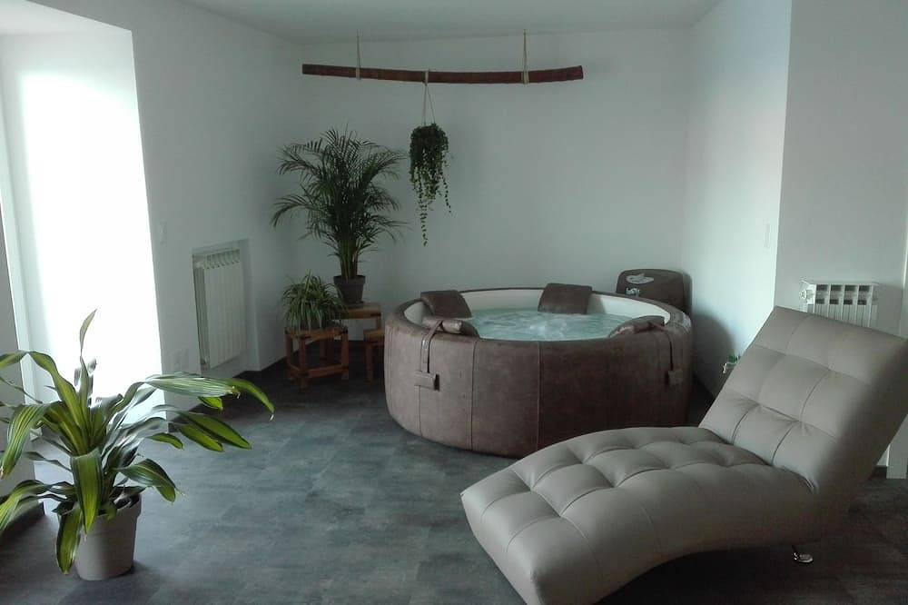 Entire apartment, Lakeside apartment located in historic center with wonderful views in Malcesine, Garda Mountains