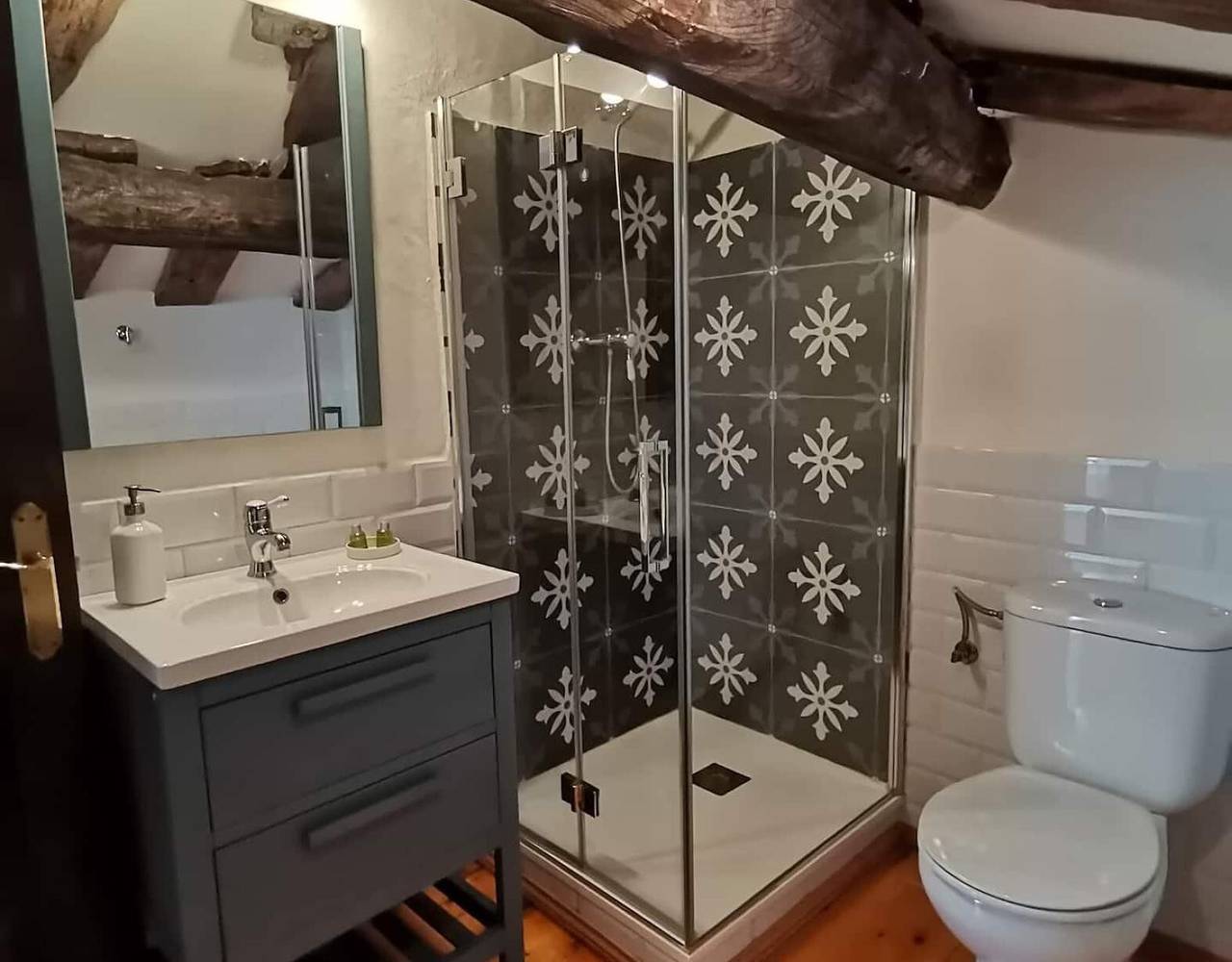 Landhuis 'Nela' met uitzicht op de bergen, privéterras en Wifi, foto 7