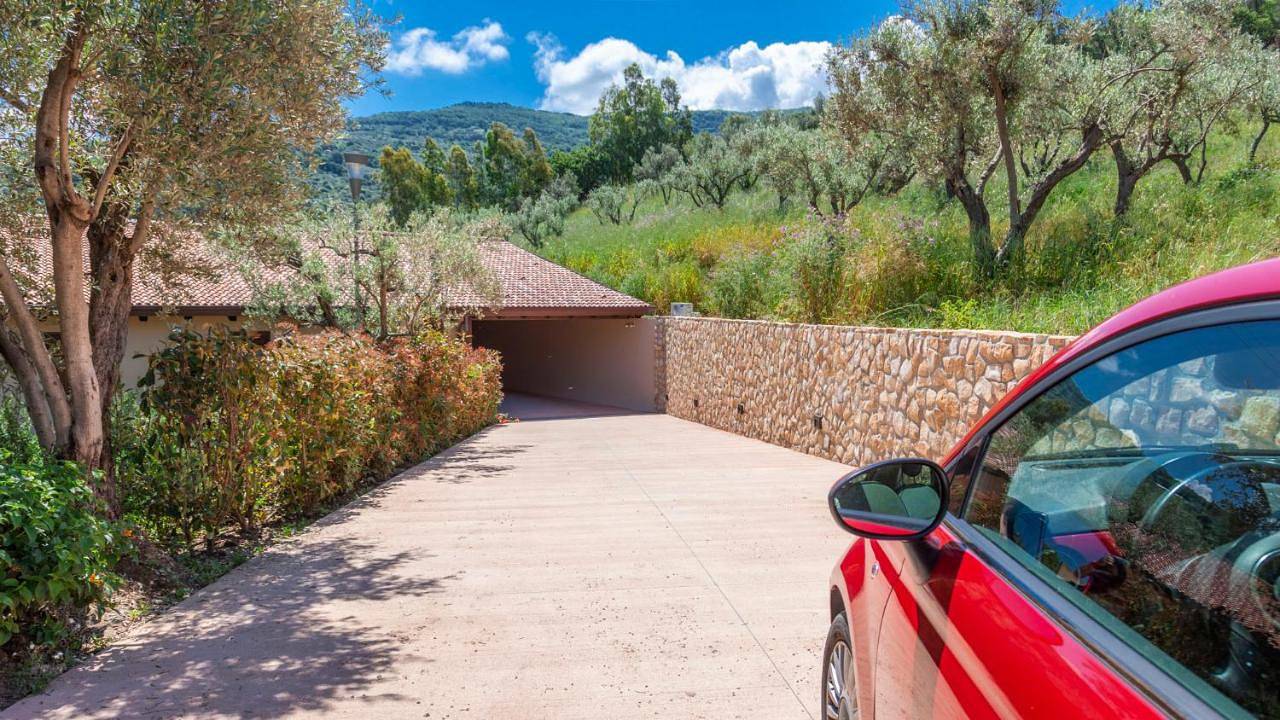 Villa Cammà - Country Villa with 4 bedrooms and pool in Mirto, Messina Provinz