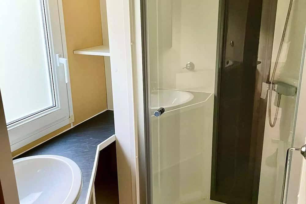 Mobilhome - 2 chambres : 1 chambre lit double, 1 chambre 2 lits simples 4 personnes in Culoz, Belley
