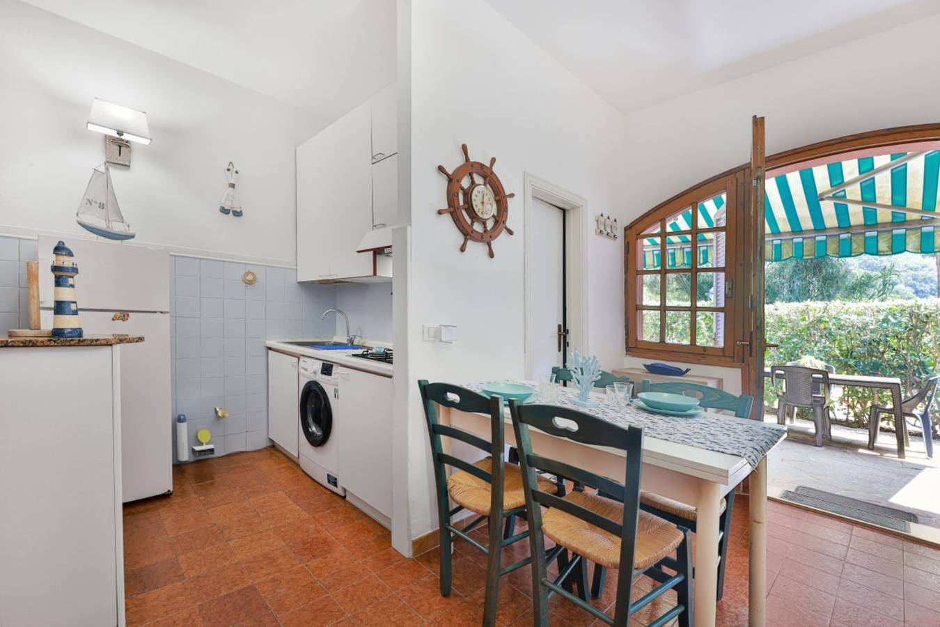 Apartamento vacacional entero, Apartamento de vacaciones para 4 personas con balcón in Cala di Mola, Naregno