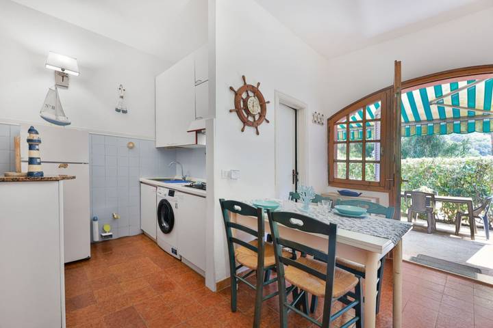 Apartamento vacacional entero, Apartamento de vacaciones para 4 personas con balcón in Cala di Mola, Porto Azzurro