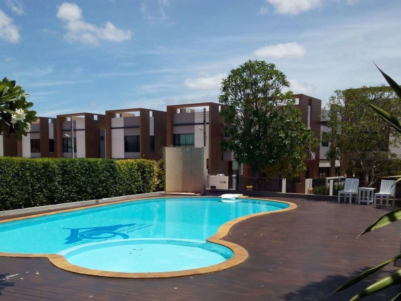 Moderne Ferienvilla zwischen Hügeln und Meer in Prachuap Khiri Khan