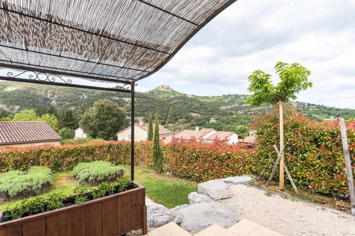 Villa pour 8 personnes, avec balcon ainsi que jardin et piscine à Vallon-Pont-d'Arc - 4