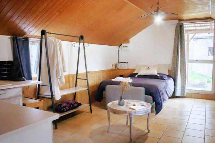 Gîte pour 2 personnes, avec jacuzzi et terrasse, animaux acceptés dans Montgilbert