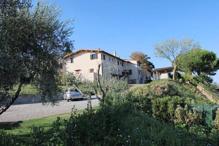 Agriturismo per 2 persone, con Terrazza e Giardino nonché Piscina e Panorama a Lastra a Signa