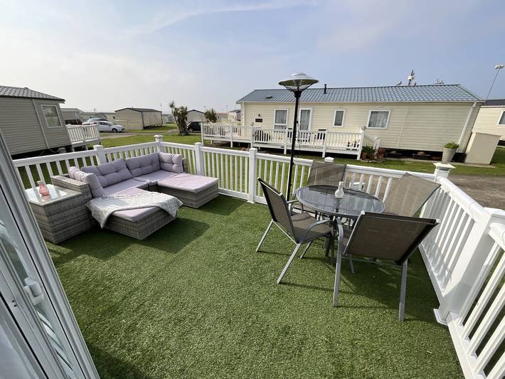 Seaview Caravan 2 Bedroom Sleeps 6 -WiFi -Smart Tv in Mersea Island, Colchester