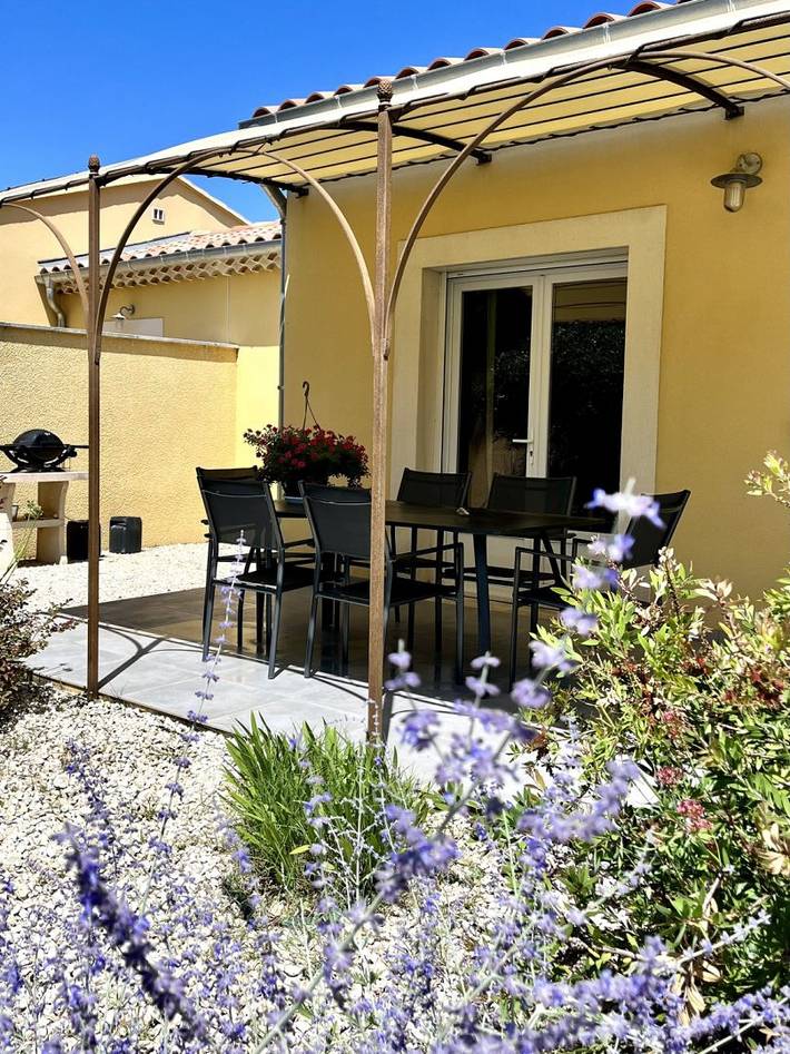 Gîte pour 6 personnes, avec terrasse ainsi que jardin et piscine à Pernes-les-Fontaines - 2