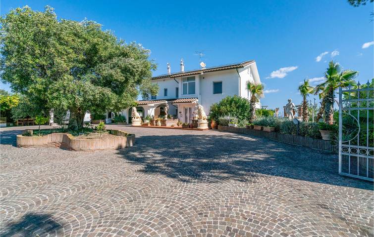 Casa vacanza per 25 persone a San Costanzo