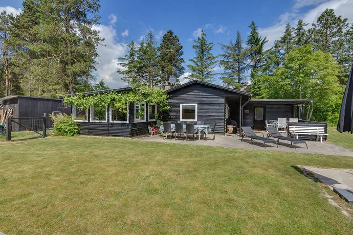 Feriehus for 6 personer, med terrasse og have - 1