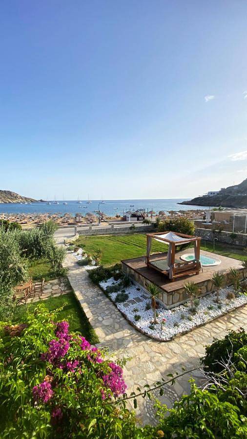 Hôtel pour 3 personnes, avec terrasse ainsi que jardin et jacuzzi