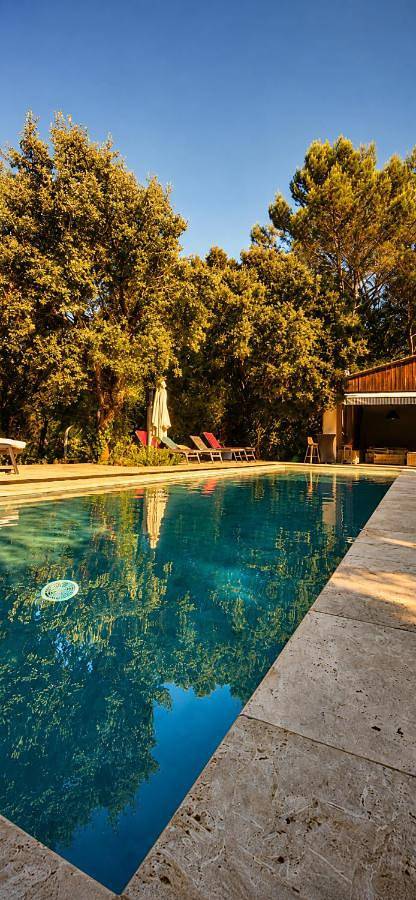 Gîte pour 2 personnes, avec Balcon et Jacuzzi ainsi que Terrasse et Jardin à Saint-Maximin (Nimes)
