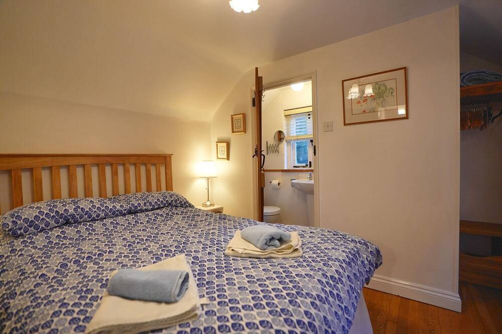 Cottage With Indoor Swim Spa in New Forest National Park for families or couples in Hyde (Hampshire), Hampshire
