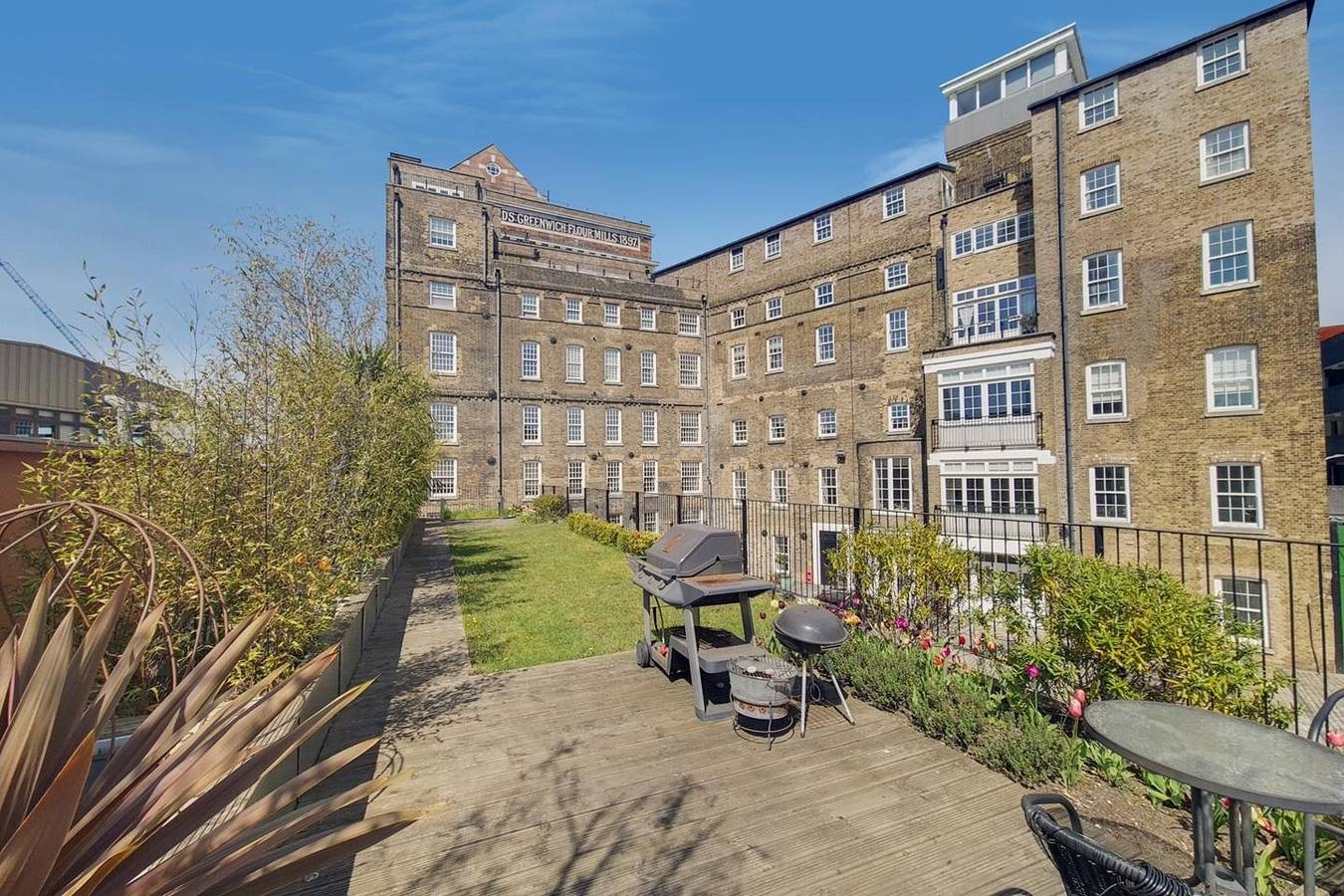 Entire holiday apartment, Greenwich Mill - Modern Comfort & Historic Charm in Greenwich, London