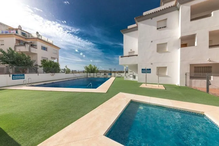 Apartamento de vacaciones para 4 personas, con terraza además de piscina para niños y piscina - 1