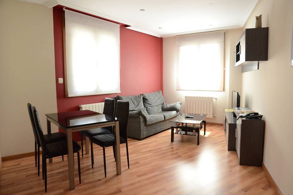 Apartamento entero, Apartamentos El Rincón De Limes in Cangas del Narcea, Cordillera Cantábrica